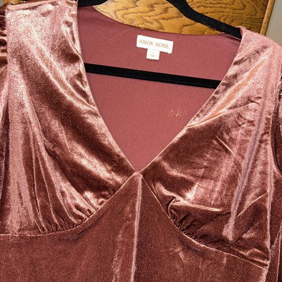 ••4/$20 CLOTHING SALE•• Knox Rose Women’s Small Rose Gold Velvet Blouse - Picture 4 of 8